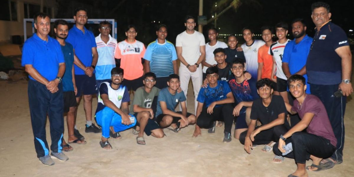 Ex national level handball player Abhimanyu Dassani meets the Indian handball team as they qualify for the World championship for the first time